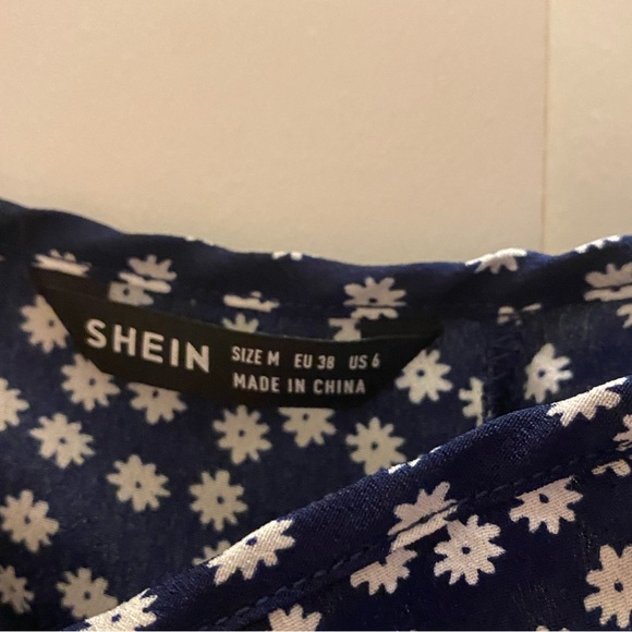 Shein puff sleeve dress - Picture 3 of 5